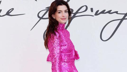 Anne Hathaway turns head in gorgeous hot pink dress at Valentino fashion show