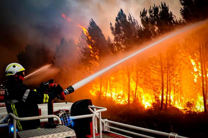 Fires ravage French forests and other parts of Europe in the middle of a heat wave