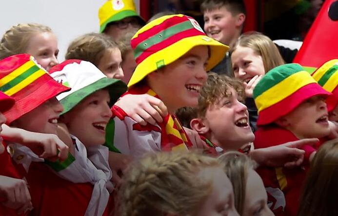 World Cup: Fans’ nerves as Wales draw in World Cup return