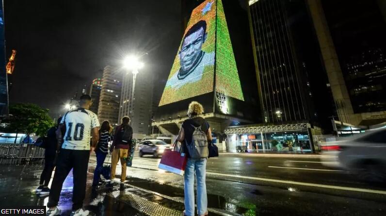 ‘Thank you, King’: Brazil lights up in honour of Pelé