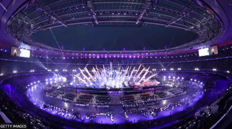 Paralympics closing ceremony has Paris partying